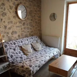 joli-studio-meuble-avec-balcon-centre-ville.fr-provencehotel.com/